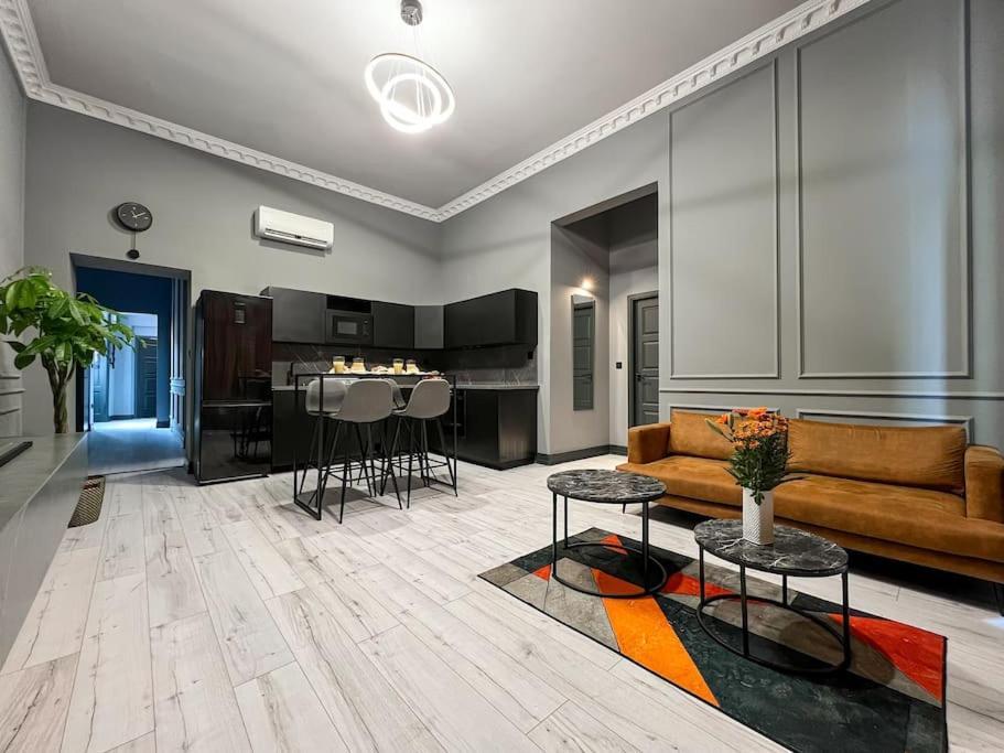 Ludovika 93 M2 Apartment *